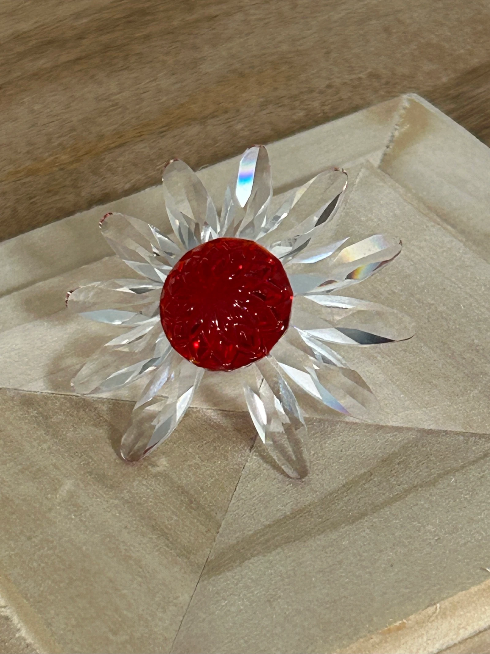 Swarovski Red Marguerite Flower Crystal – Vintage decorative piece with box – photo 4
